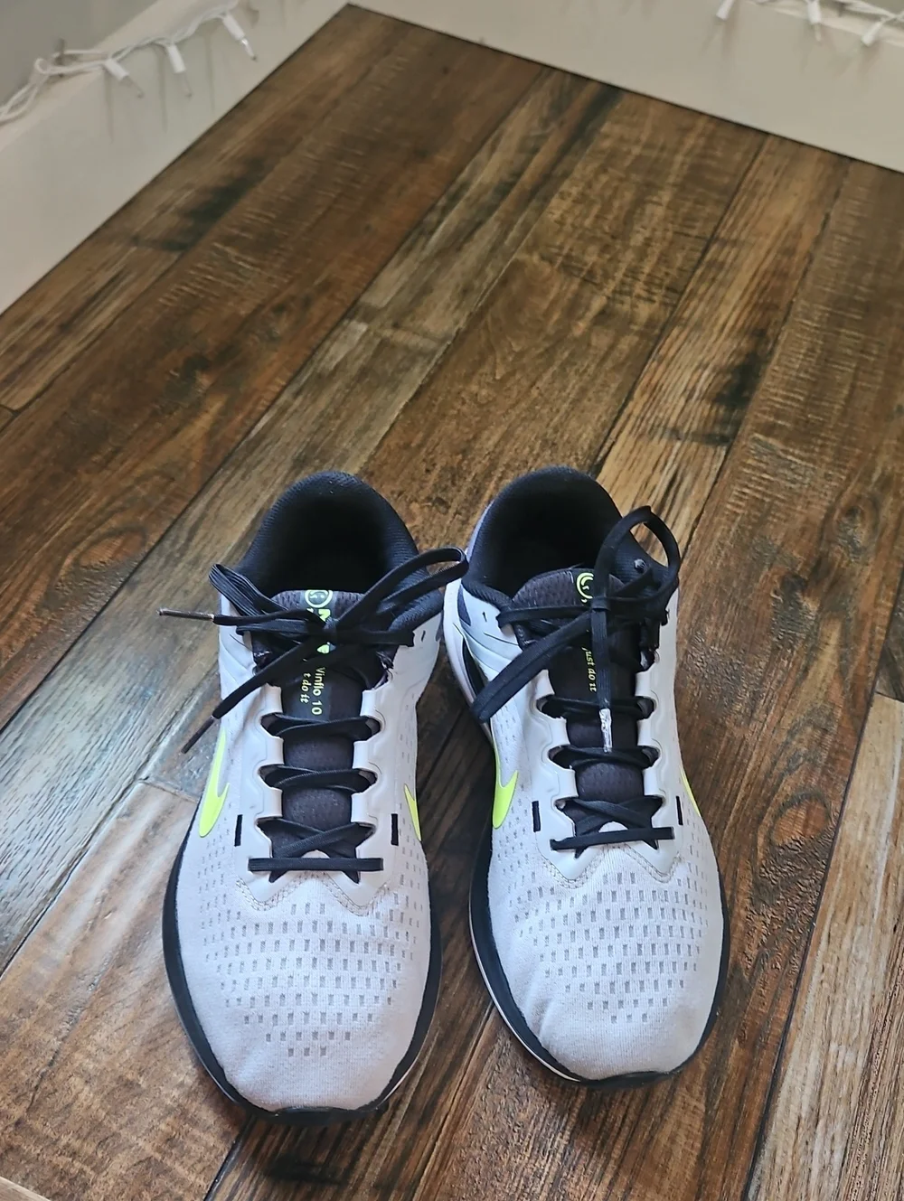 Nike Winflo 10 Men's‎ Gray & Neon Yellow Lightweight Breathable Running Shoes